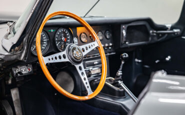 Jaguar-E-Type-1967-Convertible-36