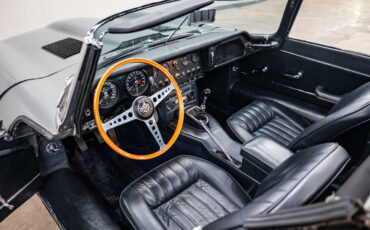 Jaguar-E-Type-1967-Convertible-37