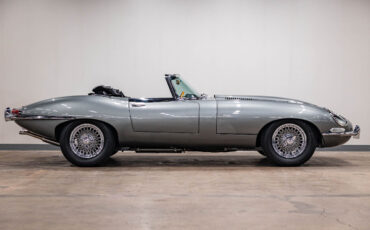 Jaguar-E-Type-1967-Convertible-7