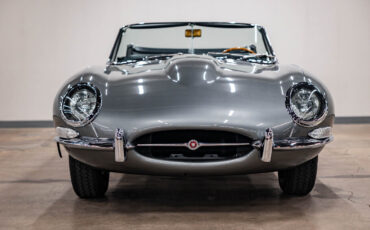 Jaguar-E-Type-1967-Convertible-8