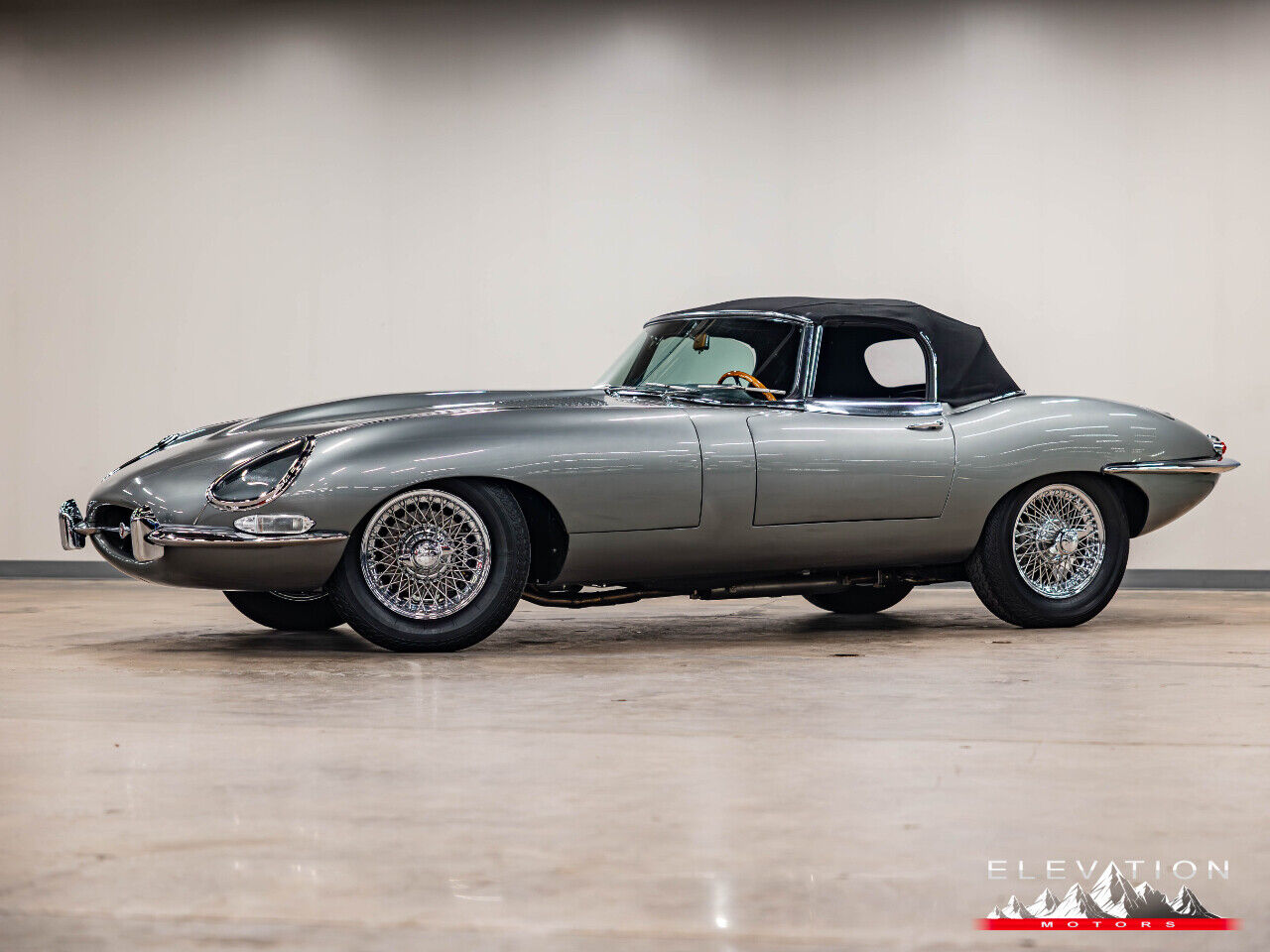 Jaguar-E-Type-1967-Convertible