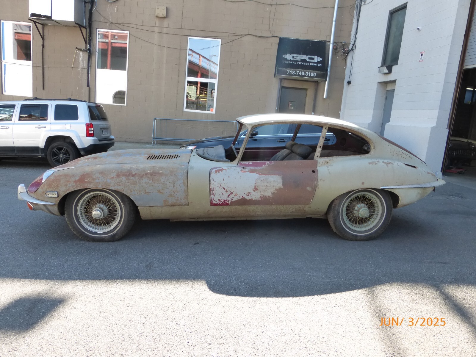 Jaguar-E-Type-1969-2