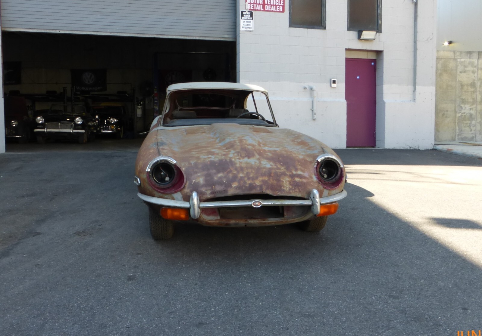 Jaguar-E-Type-1969-29