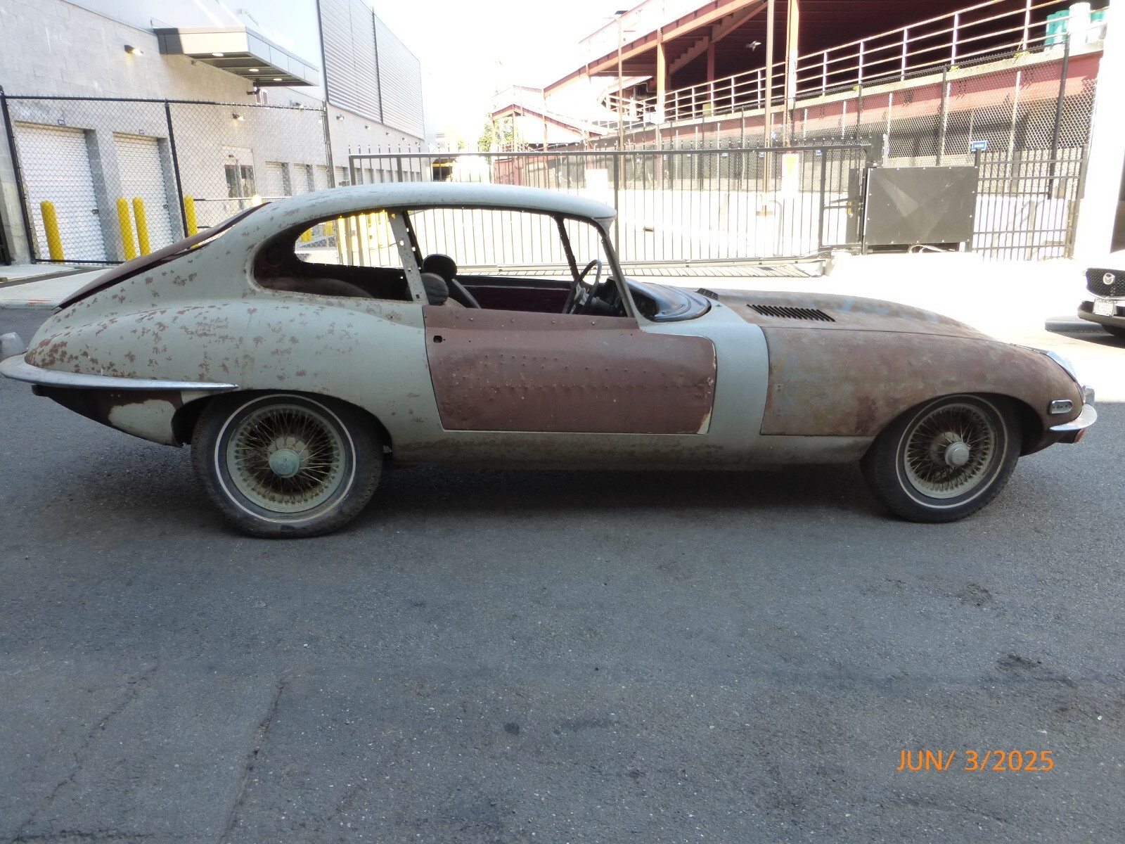 Jaguar-E-Type-1969-4