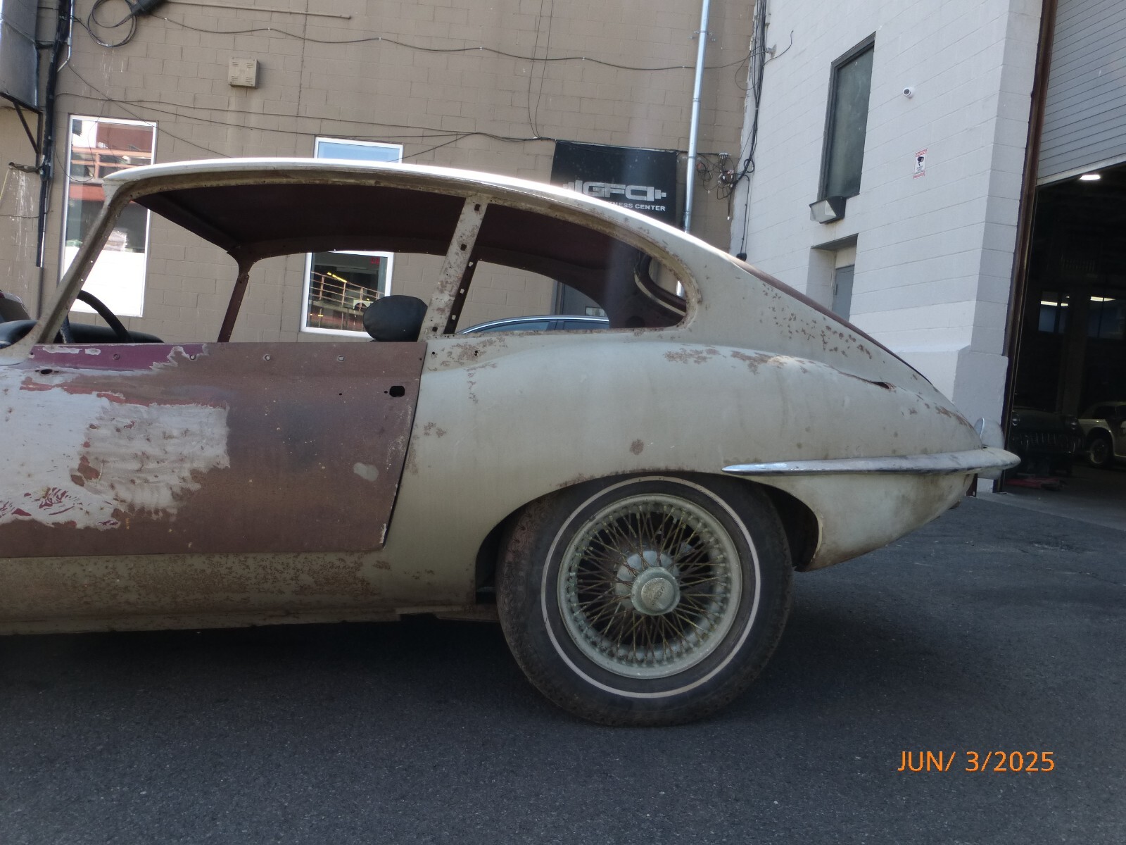 Jaguar-E-Type-1969-9