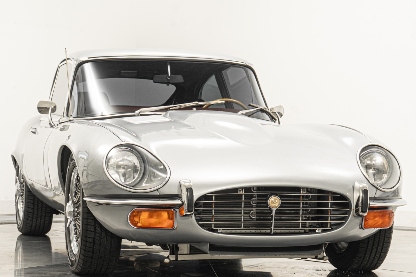 Jaguar-E-Type-1971-2D-Coupe-1