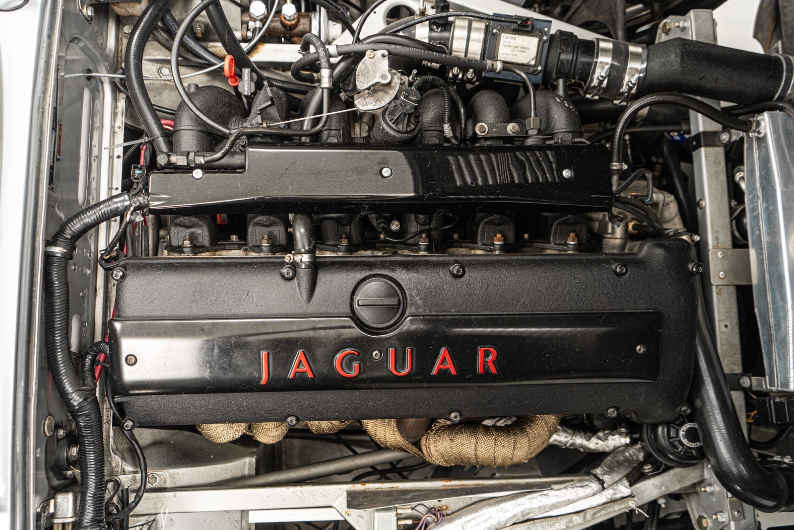 Jaguar-E-Type-1971-2D-Coupe-10