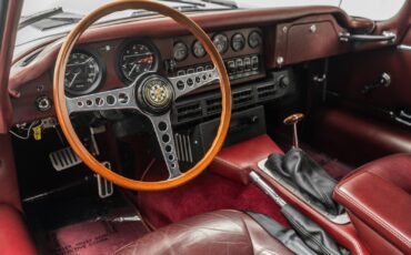 Jaguar-E-Type-1971-2D-Coupe-11