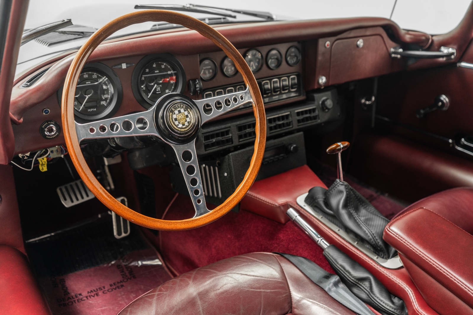 Jaguar-E-Type-1971-2D-Coupe-11