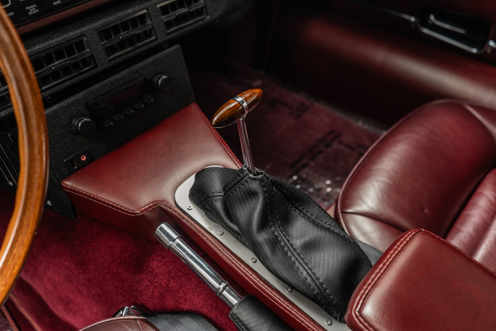 Jaguar-E-Type-1971-2D-Coupe-14