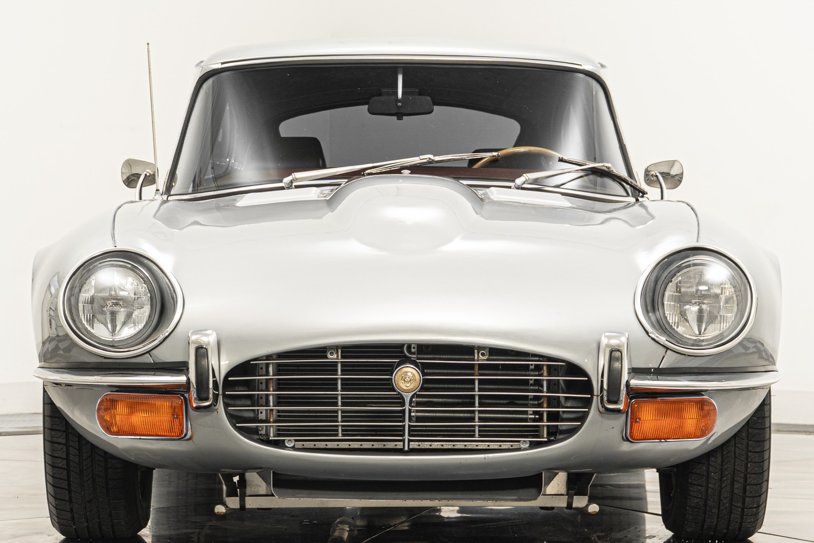 Jaguar-E-Type-1971-2D-Coupe-2
