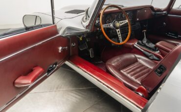 Jaguar-E-Type-1971-2D-Coupe-21