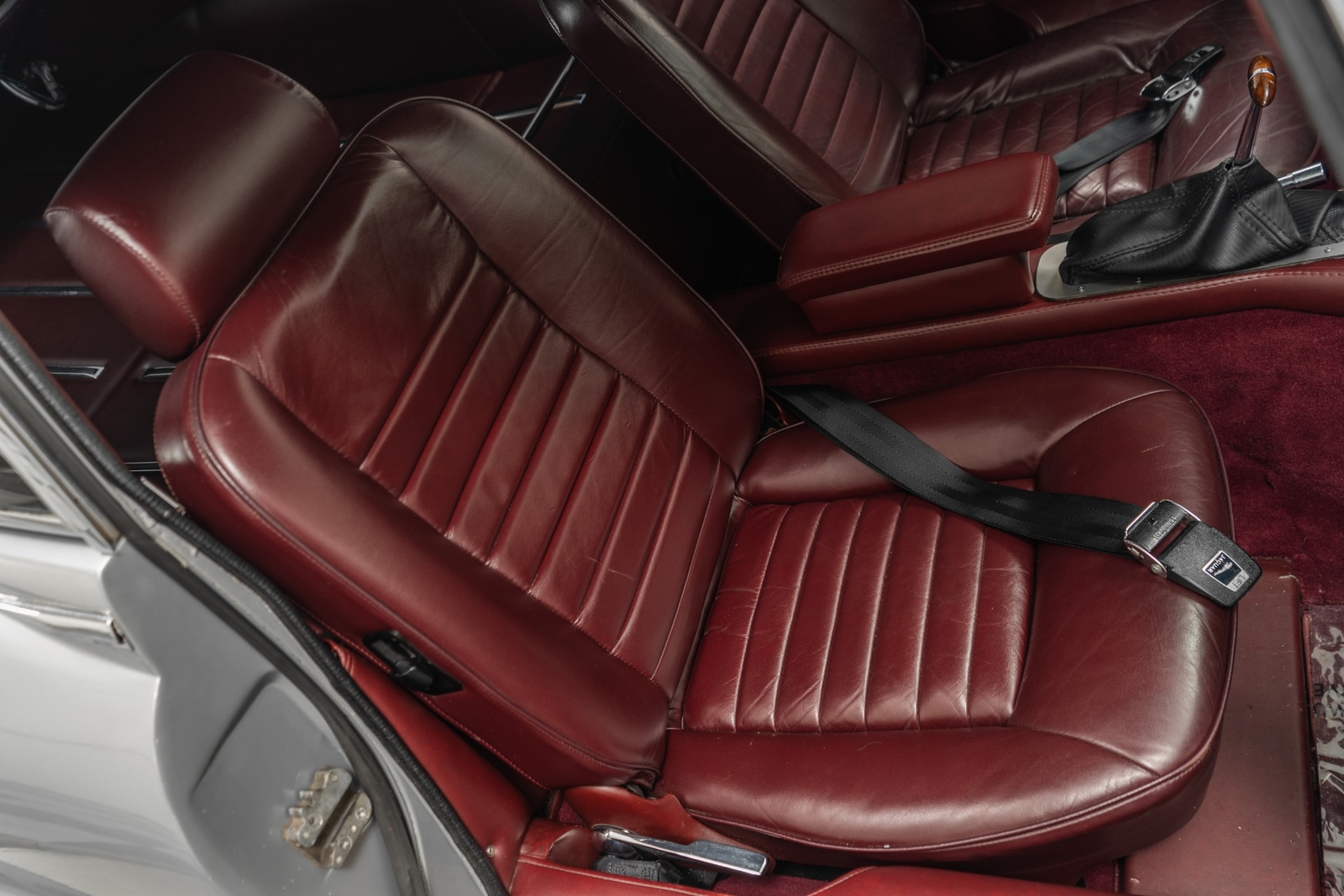 Jaguar-E-Type-1971-2D-Coupe-23