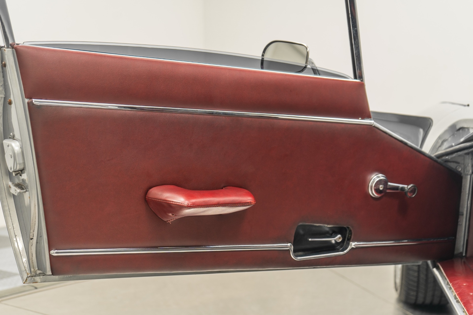 Jaguar-E-Type-1971-2D-Coupe-25