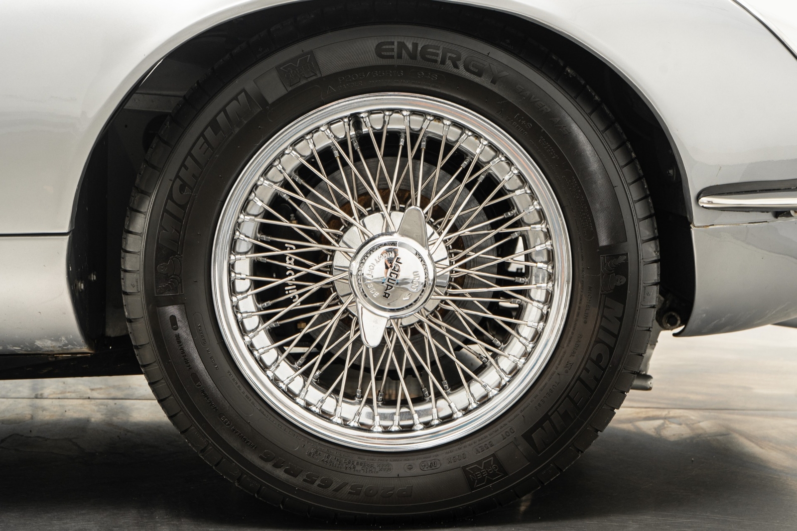 Jaguar-E-Type-1971-2D-Coupe-28