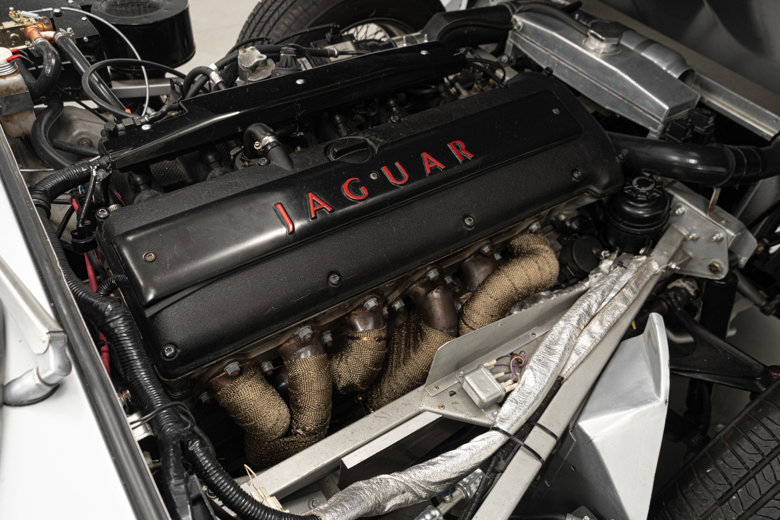 Jaguar-E-Type-1971-2D-Coupe-29