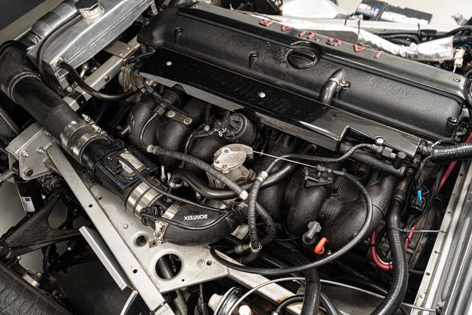 Jaguar-E-Type-1971-2D-Coupe-32