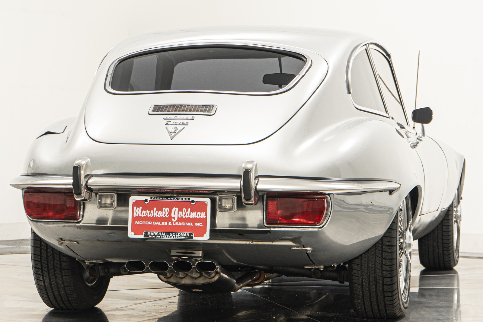 Jaguar-E-Type-1971-2D-Coupe-7