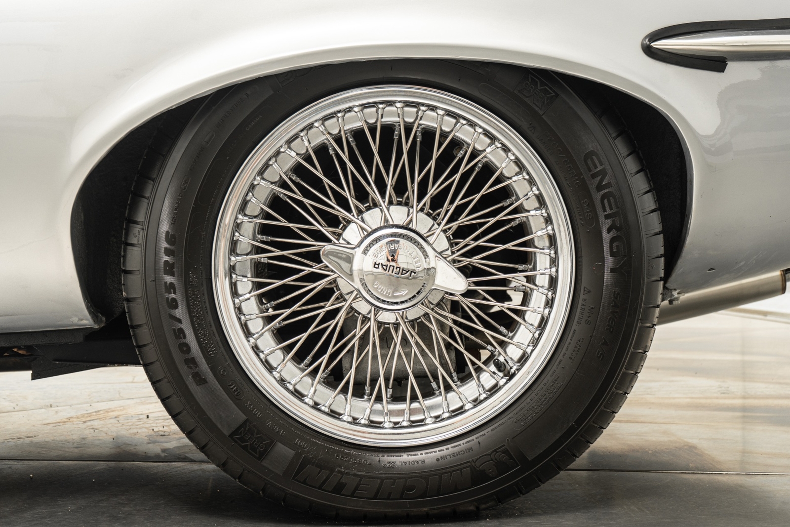 Jaguar-E-Type-1971-2D-Coupe-9