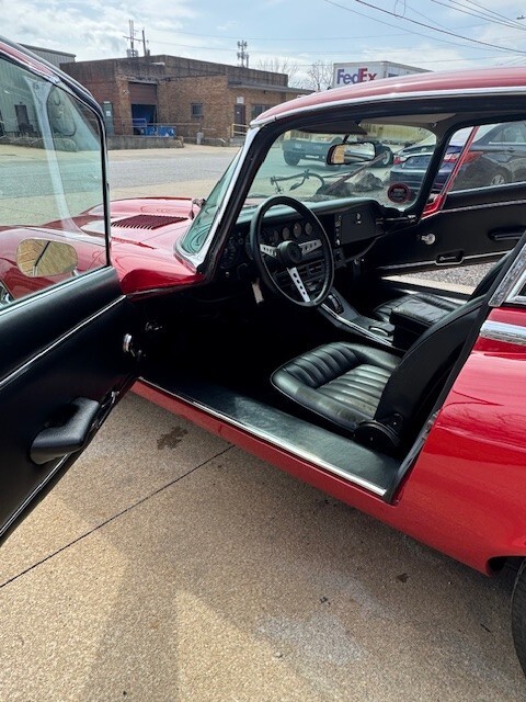Jaguar-E-Type-1971-6
