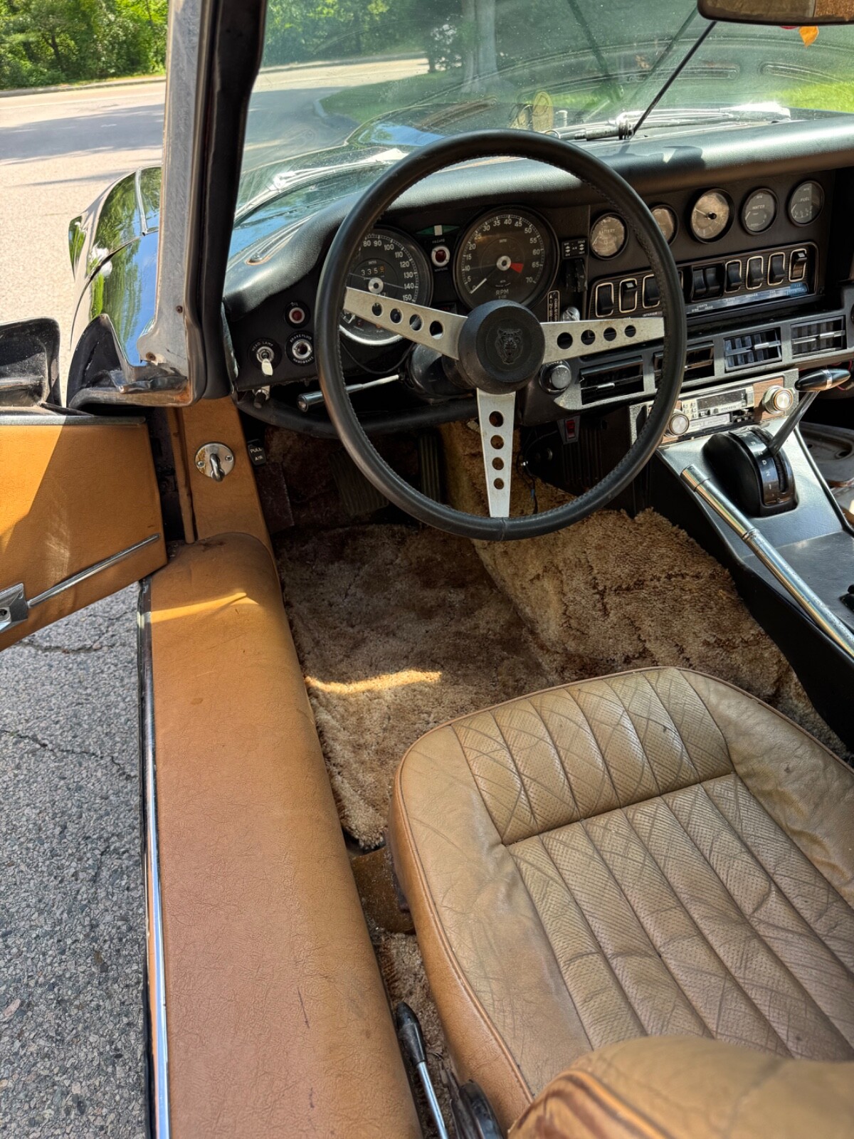 Jaguar-E-Type-1974-Convertible-12