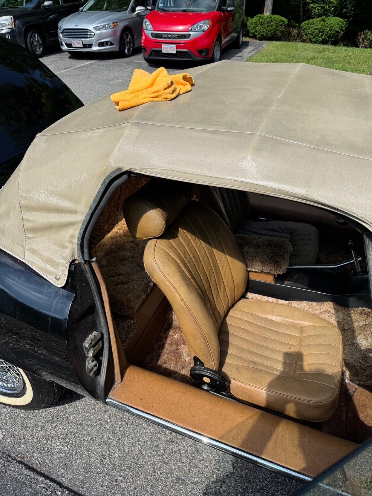 Jaguar-E-Type-1974-Convertible-14