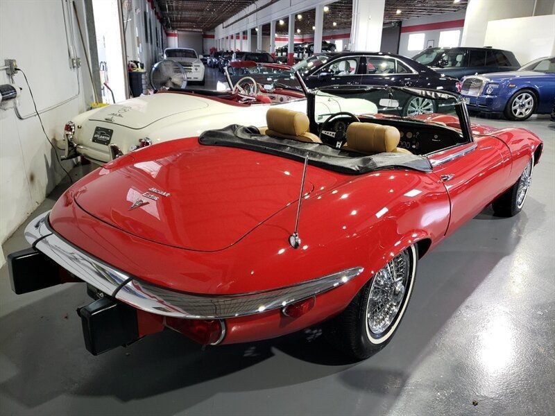 Jaguar-E-Type-1974-Convertible-3