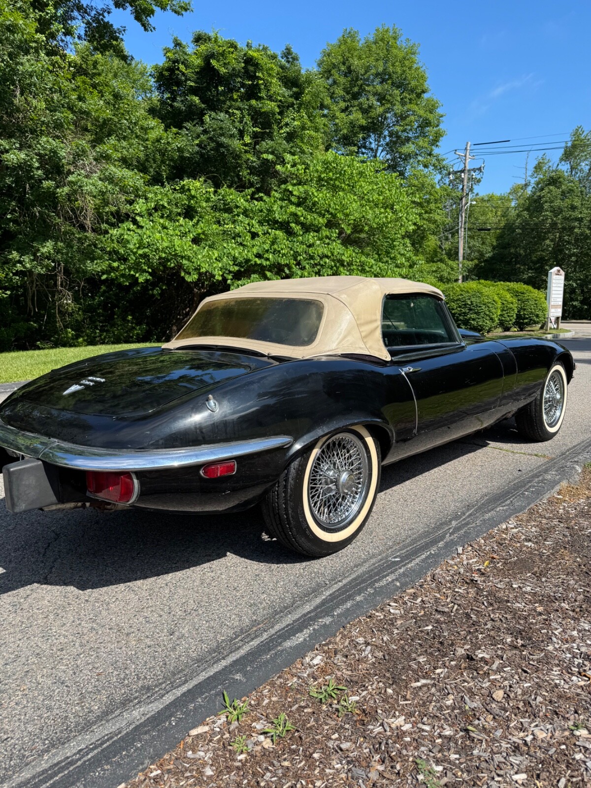 Jaguar-E-Type-1974-Convertible-7