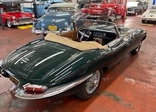 Jaguar-E-Type-4.2-1967-Convertible-1