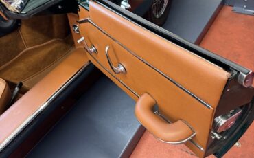 Jaguar-E-Type-4.2-1967-Convertible-10