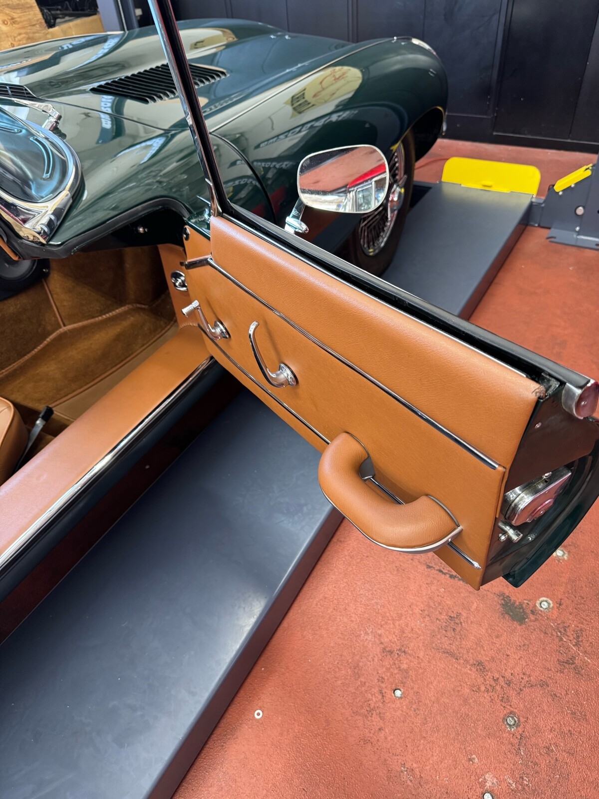 Jaguar-E-Type-4.2-1967-Convertible-10