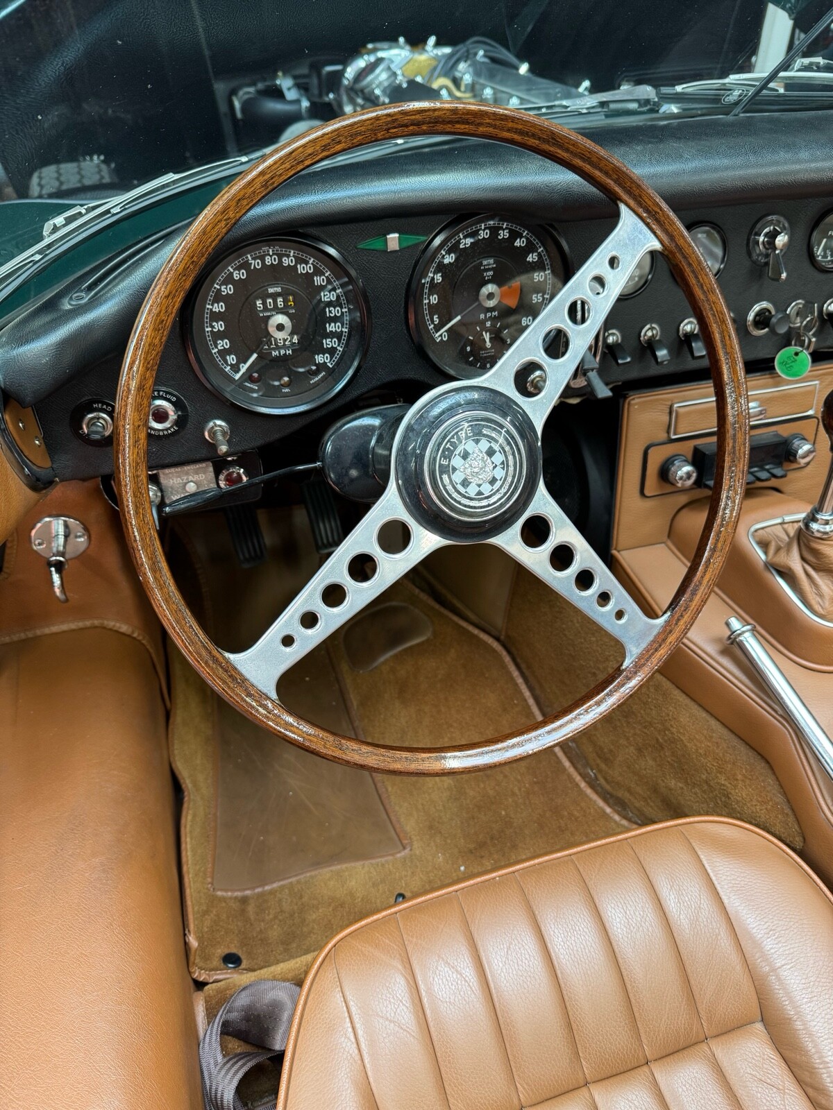 Jaguar-E-Type-4.2-1967-Convertible-12