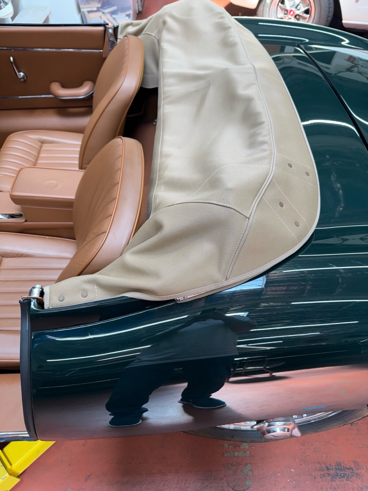 Jaguar-E-Type-4.2-1967-Convertible-14