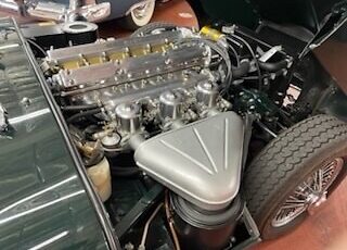 Jaguar-E-Type-4.2-1967-Convertible-19