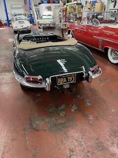 Jaguar-E-Type-4.2-1967-Convertible-2