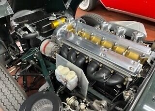 Jaguar-E-Type-4.2-1967-Convertible-21