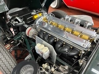 Jaguar-E-Type-4.2-1967-Convertible-21