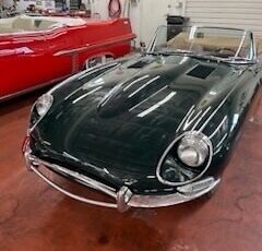 Jaguar-E-Type-4.2-1967-Convertible