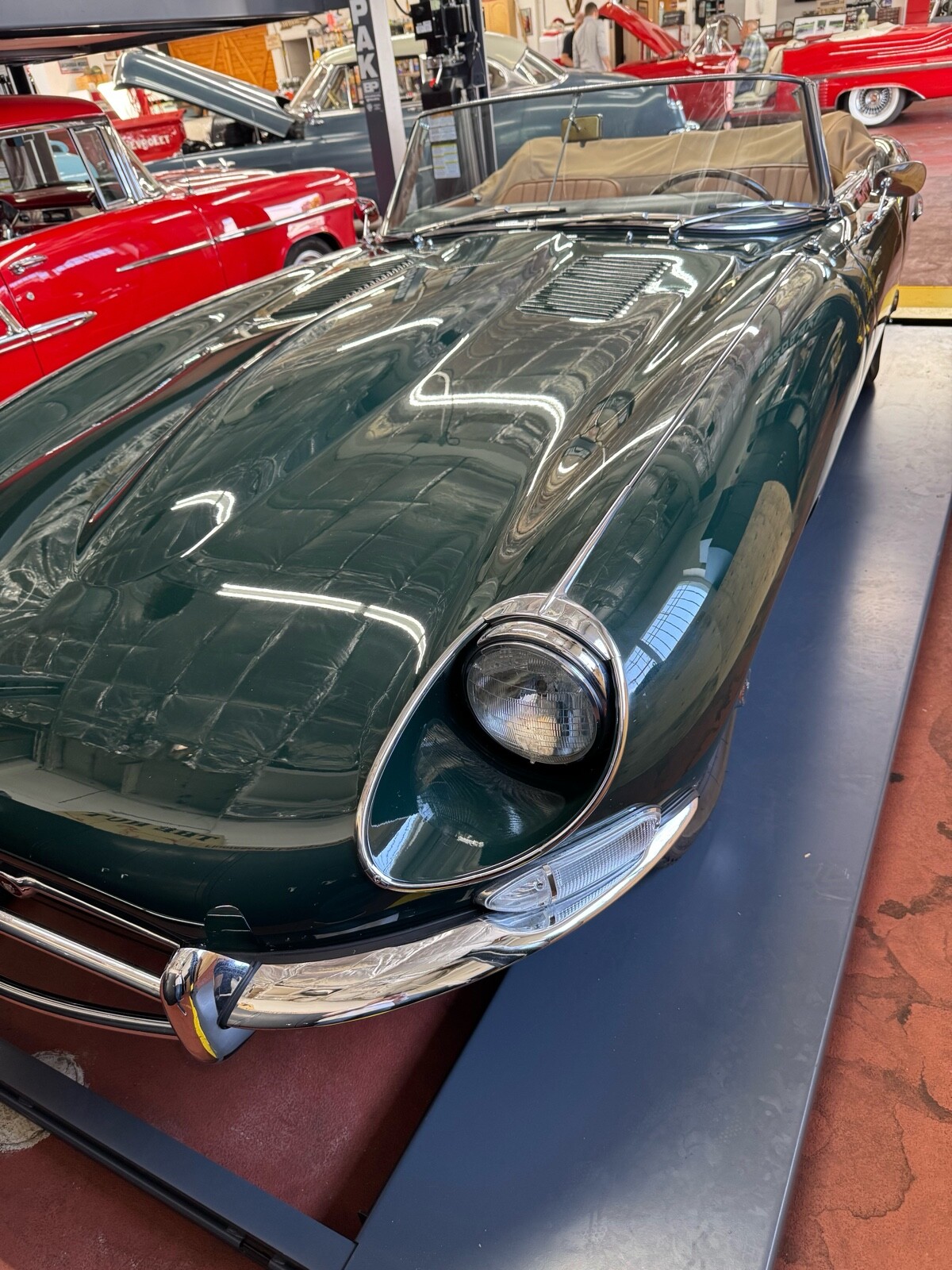 Jaguar-E-Type-4.2-1967-Convertible-3