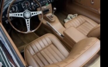 Jaguar-E-Type-4.2-1967-Convertible-30