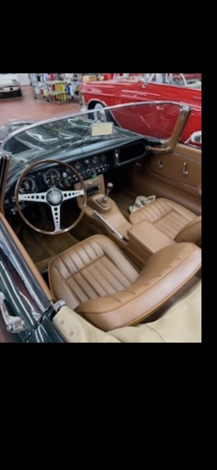 Jaguar-E-Type-4.2-1967-Convertible-30