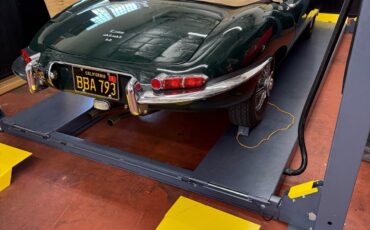Jaguar-E-Type-4.2-1967-Convertible-32