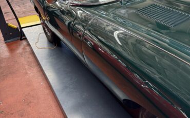 Jaguar-E-Type-4.2-1967-Convertible-5