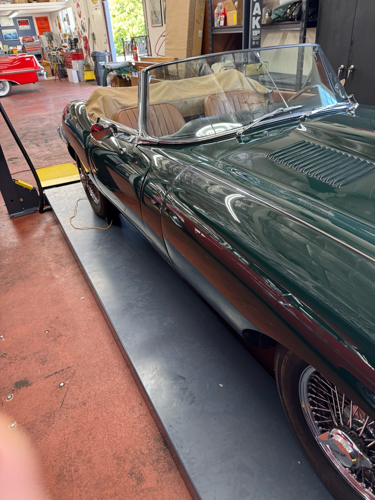 Jaguar-E-Type-4.2-1967-Convertible-5