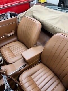 Jaguar-E-Type-4.2-1967-Convertible-7