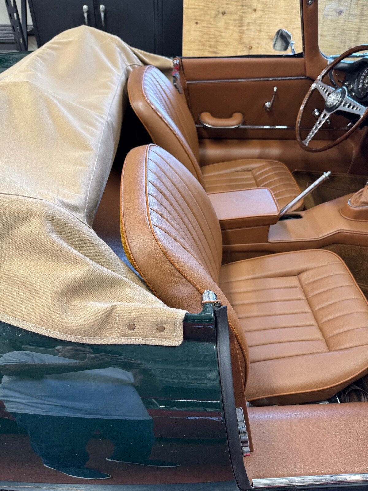 Jaguar-E-Type-4.2-1967-Convertible-9