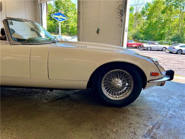 Jaguar-E-Type-Roadster-1973-11