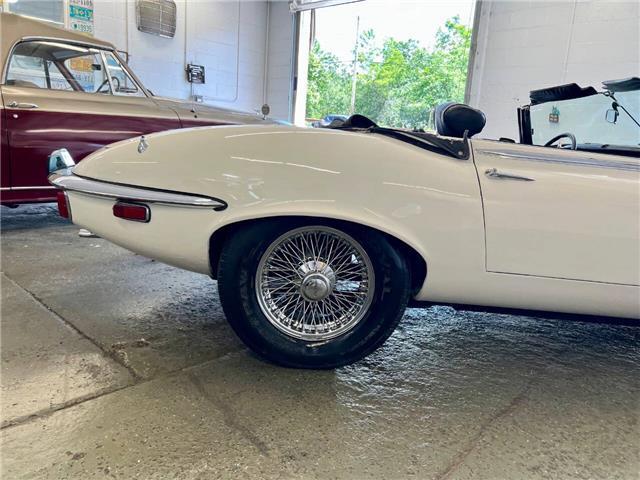 Jaguar-E-Type-Roadster-1973-12