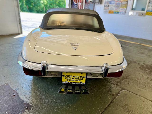 Jaguar-E-Type-Roadster-1973-19