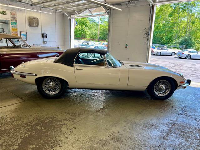 Jaguar-E-Type-Roadster-1973-23